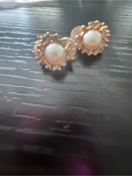 Nina Ricci Jewelry - Nina Ricci Gold Pearl Clip on Earrings